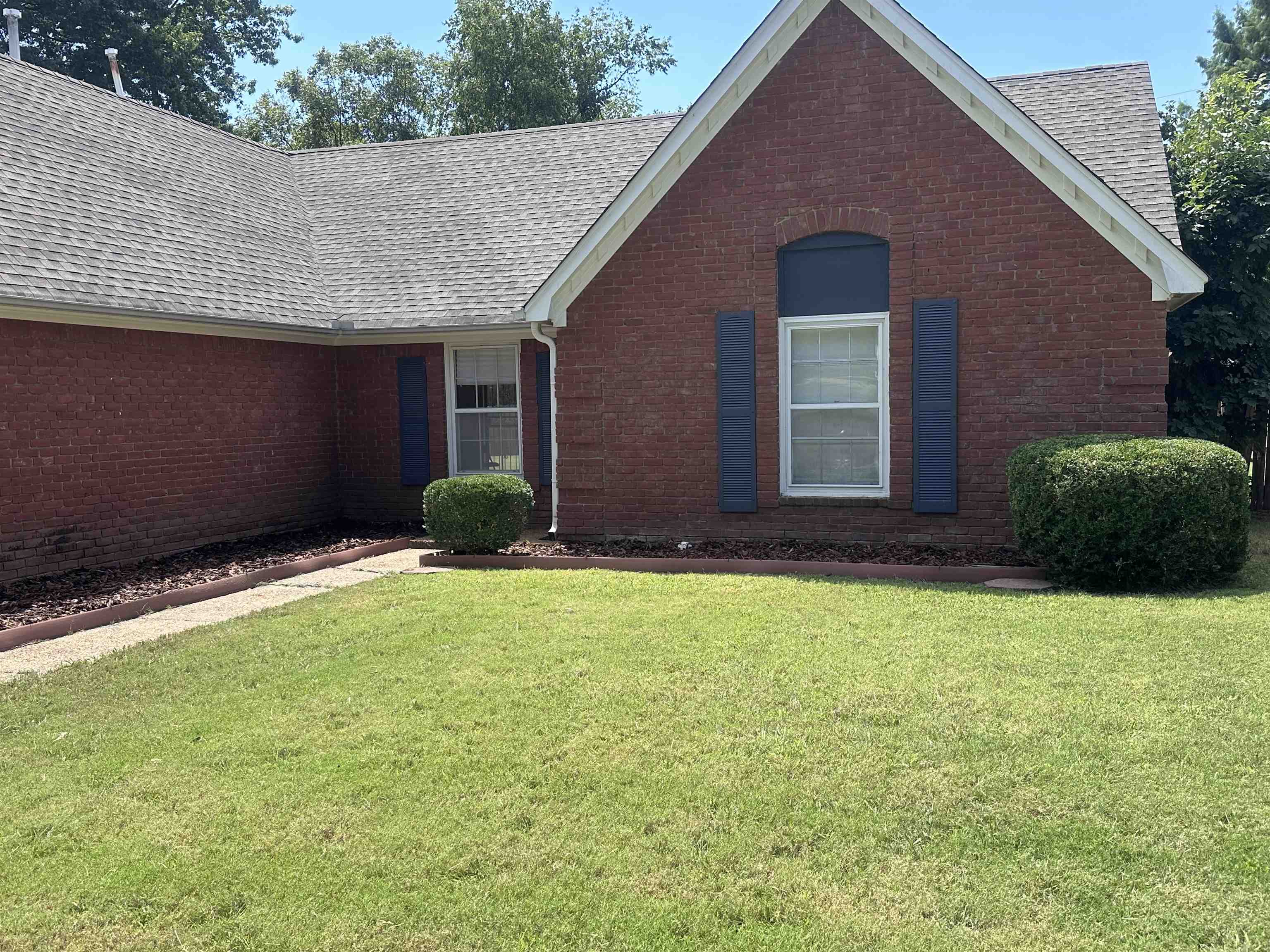 7001 Rockingham Road Memphis, TN 38125 - Photo 9 of 9 a backyard of a house