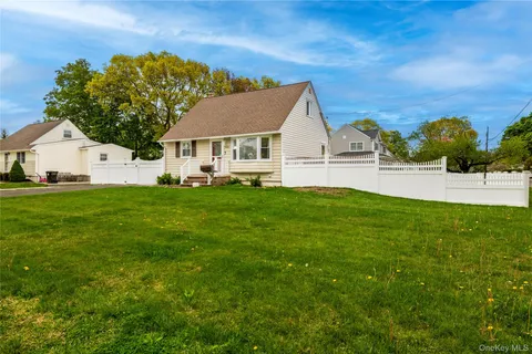 $649,000 | 532 Rockaway Street, West Islip, NY 11795