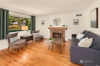 3247 Northeast 97th Street Seattle, WA 98115 - Photo 2 of 18