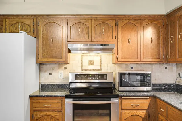 $349,900 | 8316 Hampshire Avenue North, Brooklyn Park, MN 55445