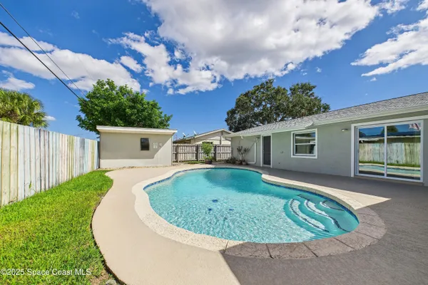 a view of a house with a backyard