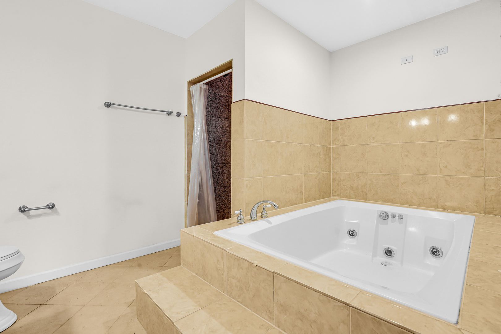 204 Rand Road Des Plaines, IL 60016 - Photo 11 of 21 Gallery Image 11