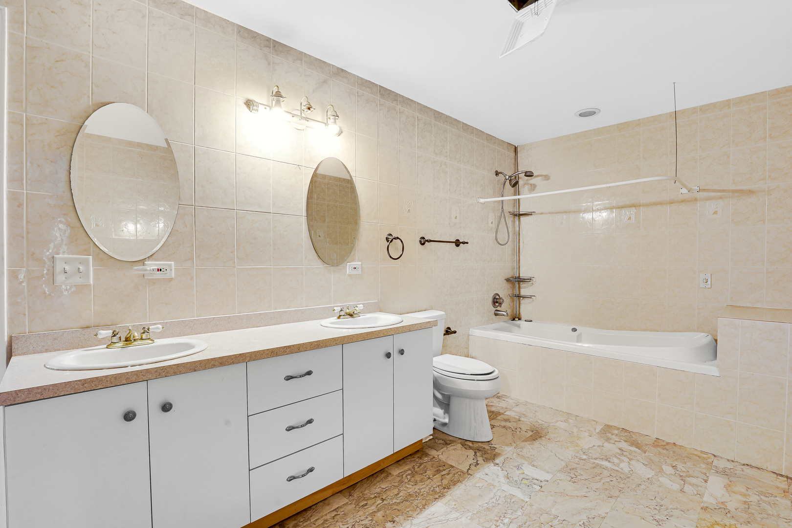204 Rand Road Des Plaines, IL 60016 - Photo 16 of 21 Gallery Image 16