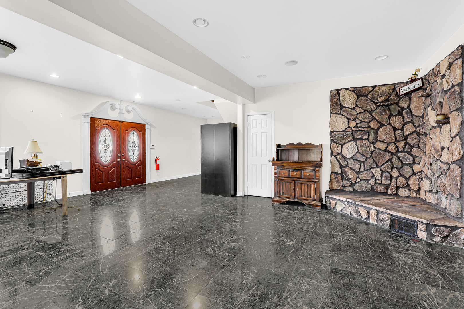 204 Rand Road Des Plaines, IL 60016 - Photo 3 of 21 Gallery Image 3