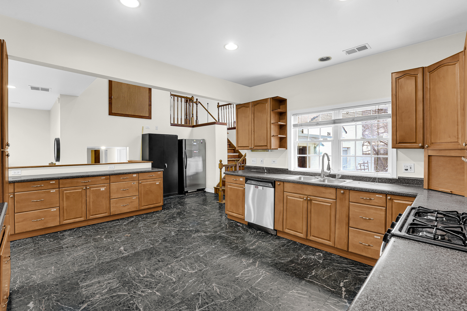 204 Rand Road Des Plaines, IL 60016 - Photo 5 of 21 Gallery Image 5
