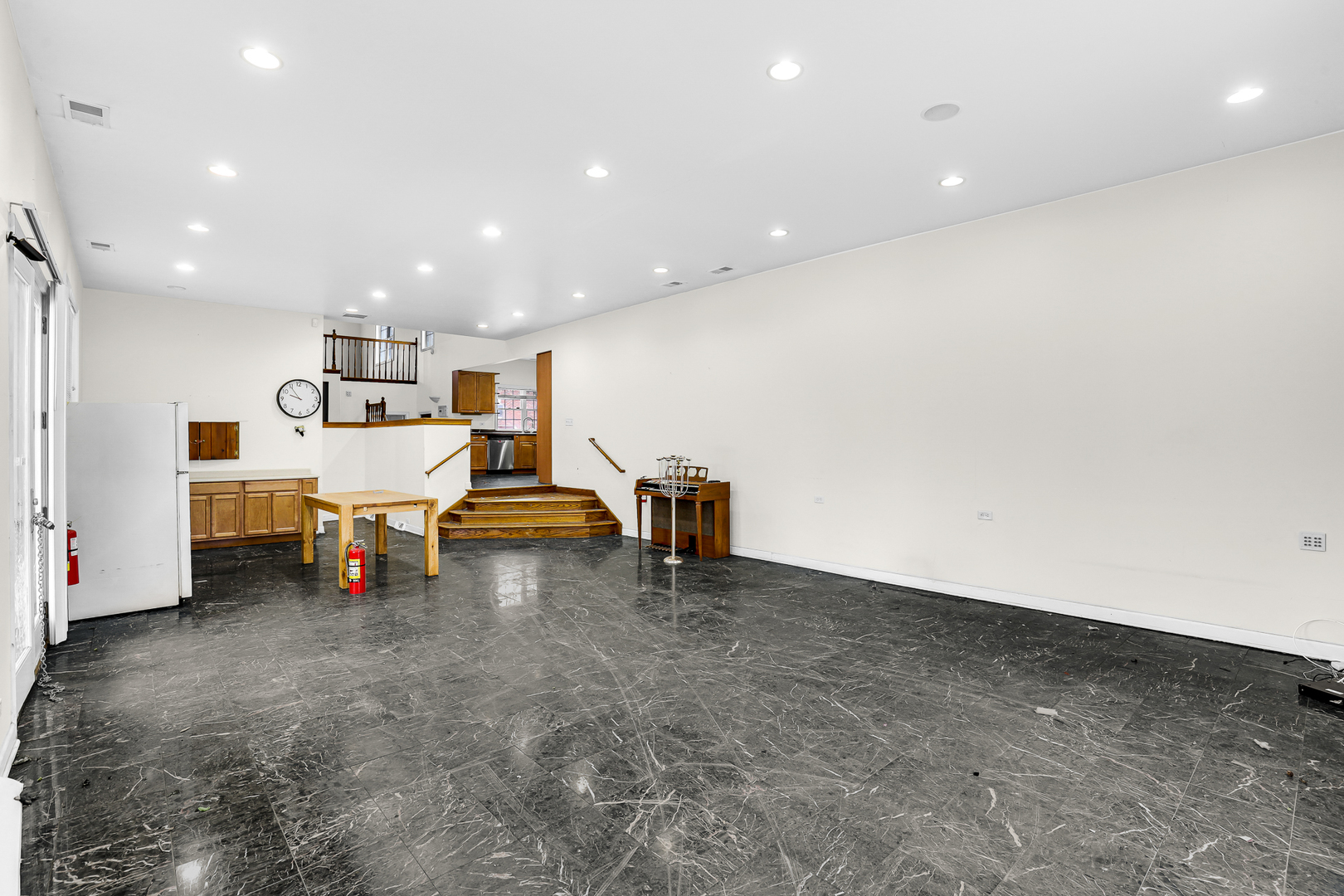 204 Rand Road Des Plaines, IL 60016 - Photo 7 of 21 Gallery Image 7