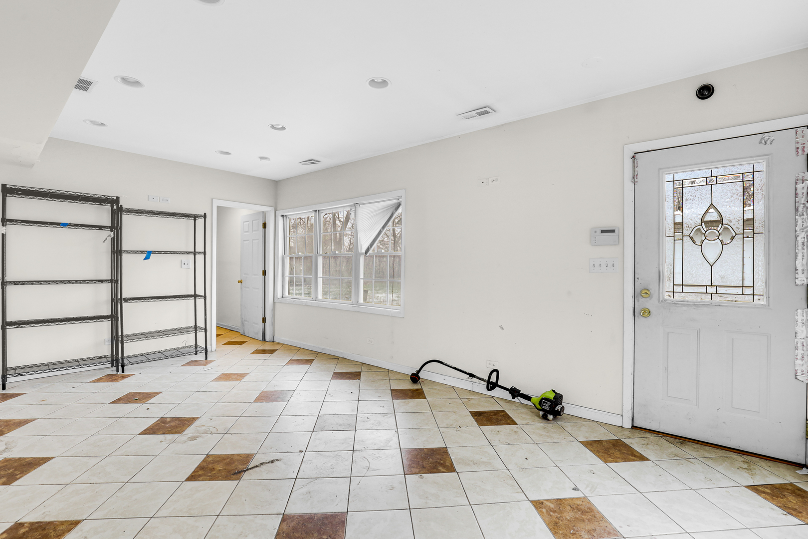 204 Rand Road Des Plaines, IL 60016 - Photo 8 of 21 Gallery Image 8
