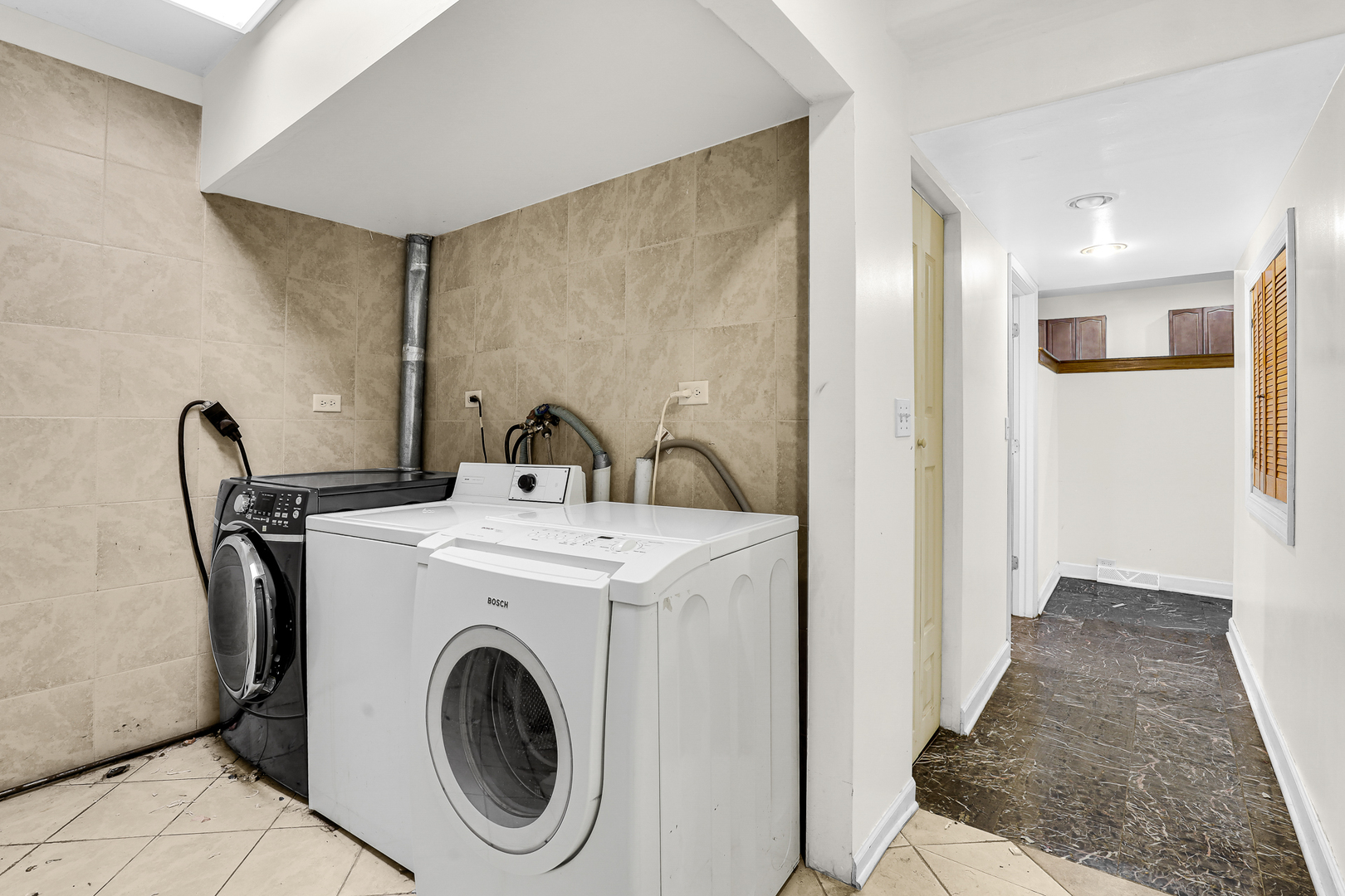 204 Rand Road Des Plaines, IL 60016 - Photo 9 of 21 Gallery Image 9