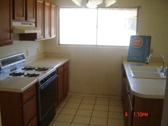327 Danbury Road Kearny, AZ 85137 - Photo 3 of 4 KITCHEN