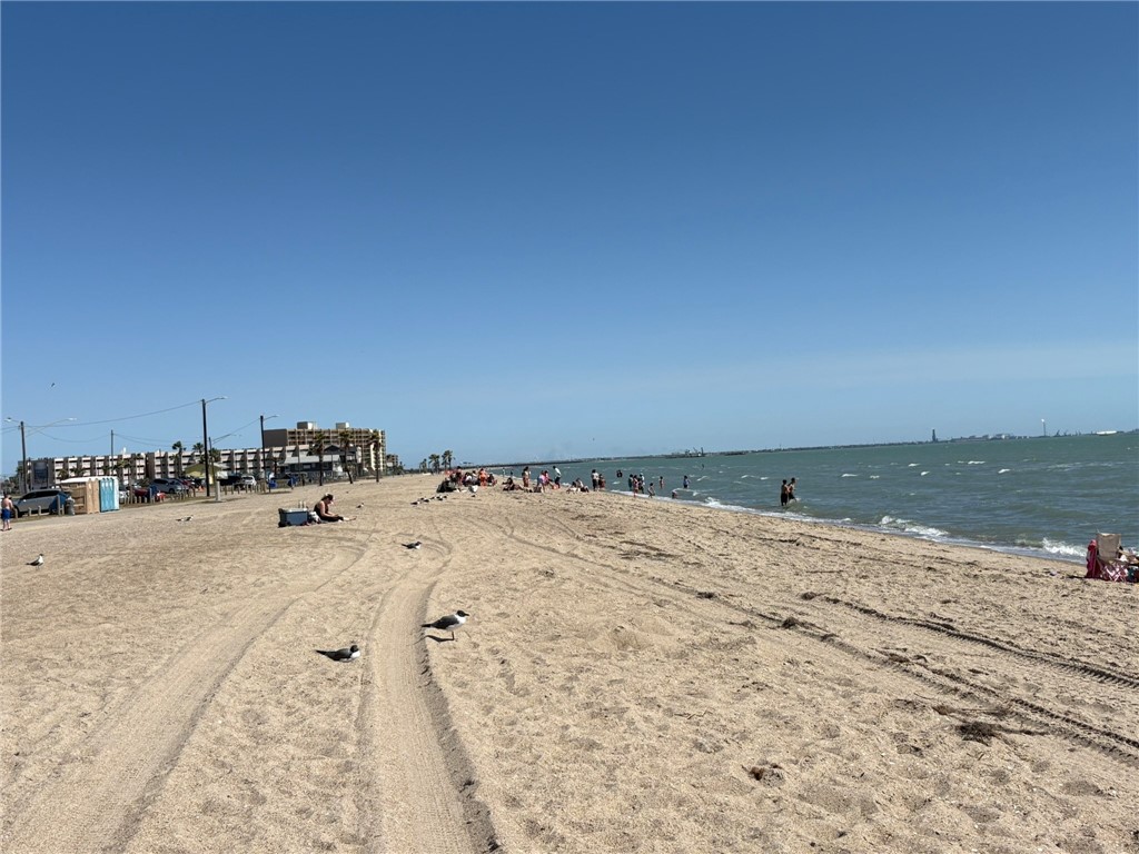 750 Kings Point Corpus Christi, TX 78402 - Photo 13 of 14 North Beach