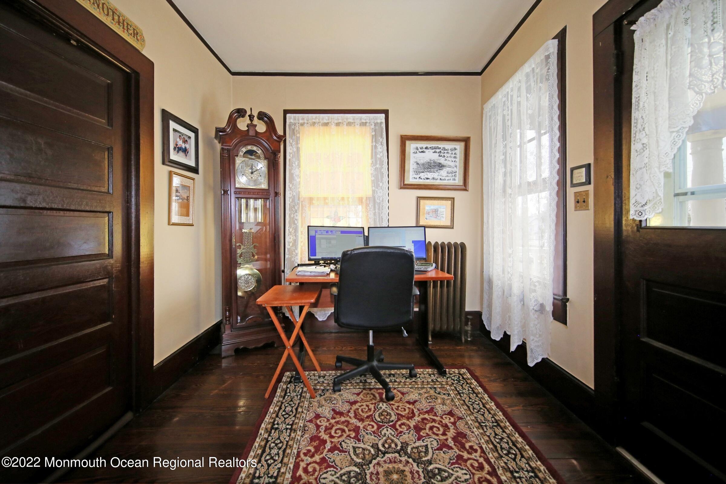 181 Beers Street Keyport, NJ 07735 - Photo 13 of 30 Entry/Office Area