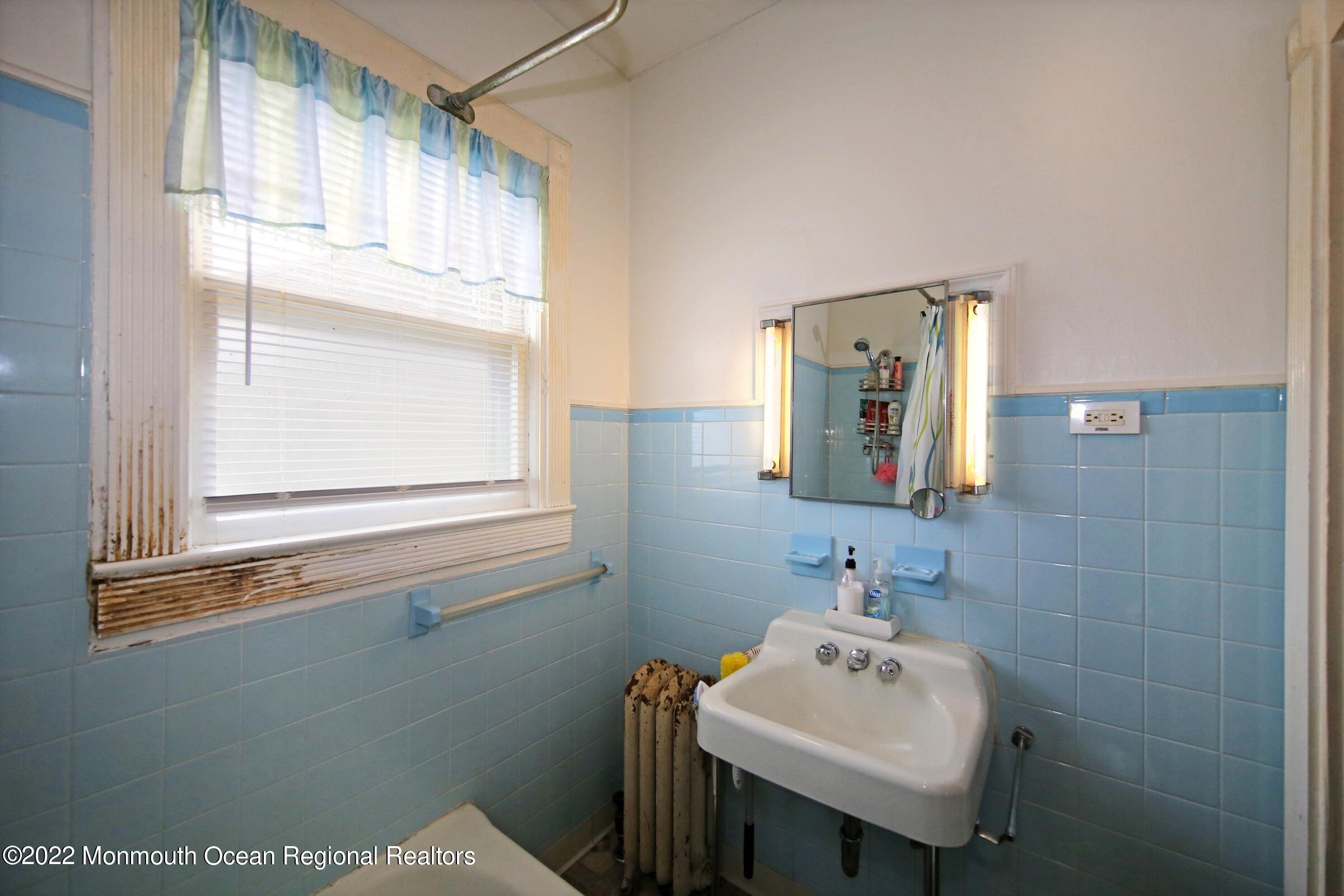 181 Beers Street Keyport, NJ 07735 - Photo 22 of 30 Bathroom
