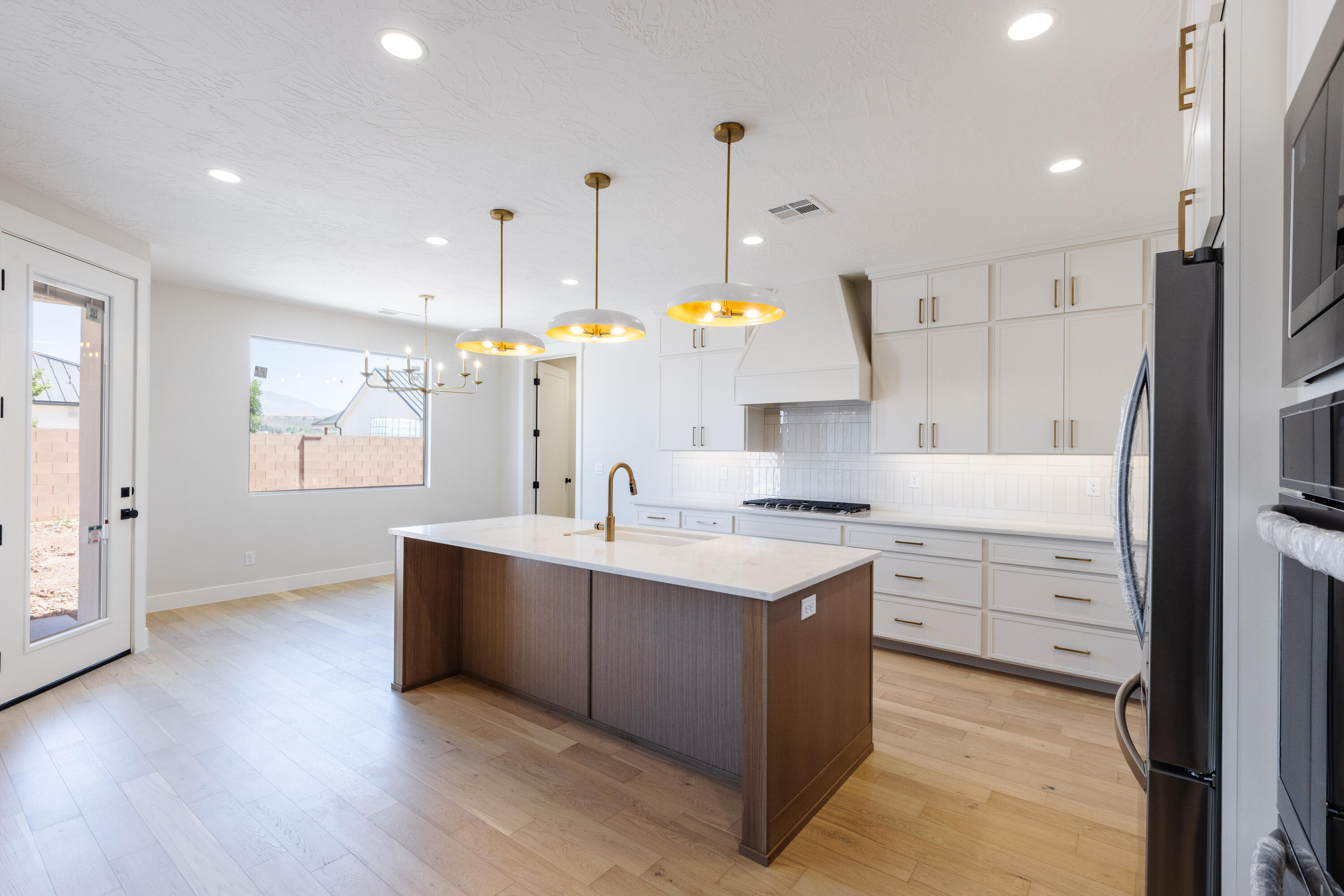 37 Antone Way Washington, UT 84780 - Photo 3 of 38 Cover