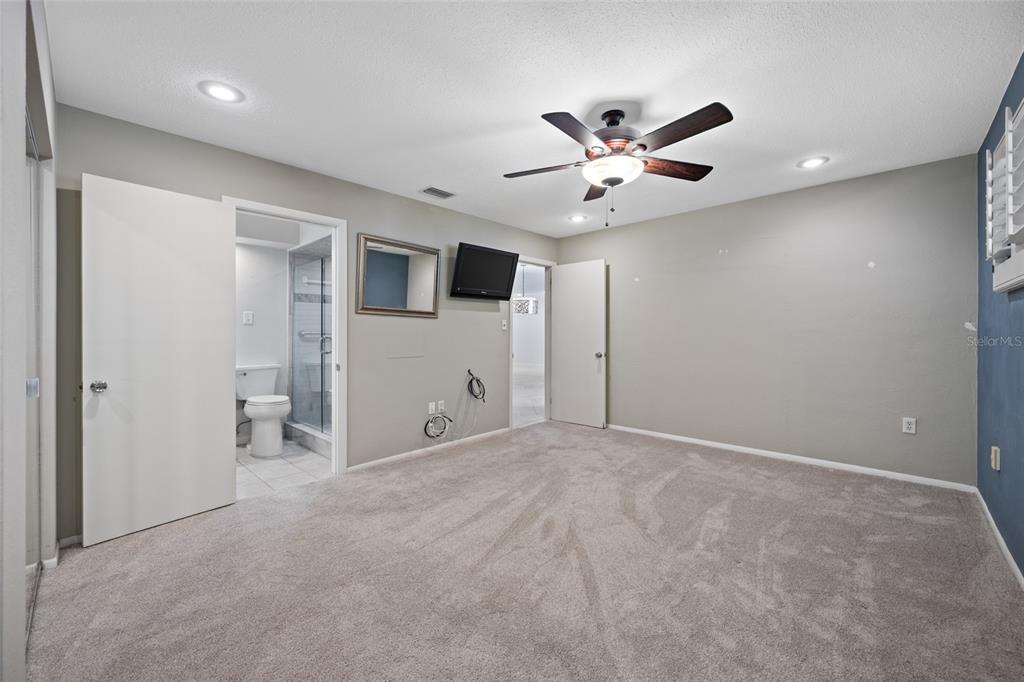 5473 97th Way North St. Petersburg, FL 33708 - Photo 29 of 62 a view of an empty room