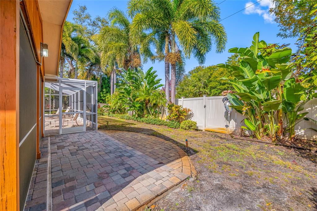 5473 97th Way North St. Petersburg, FL 33708 - Photo 47 of 57 front view of a house with a yard