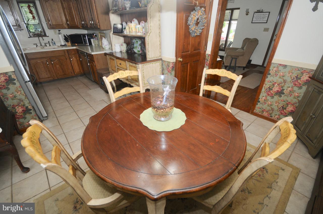 147 Kinsman Road Florence, NJ 08518 - Photo 11 of 60 Dining Area