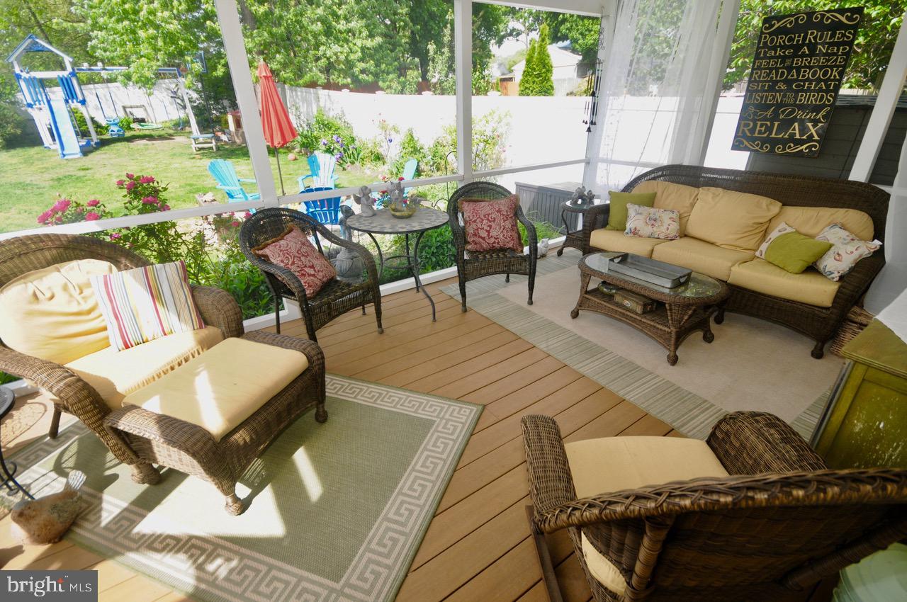 147 Kinsman Road Florence, NJ 08518 - Photo 3 of 60 Screened Porch