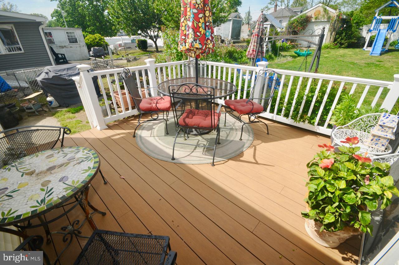 147 Kinsman Road Florence, NJ 08518 - Photo 21 of 60 Composite Deck