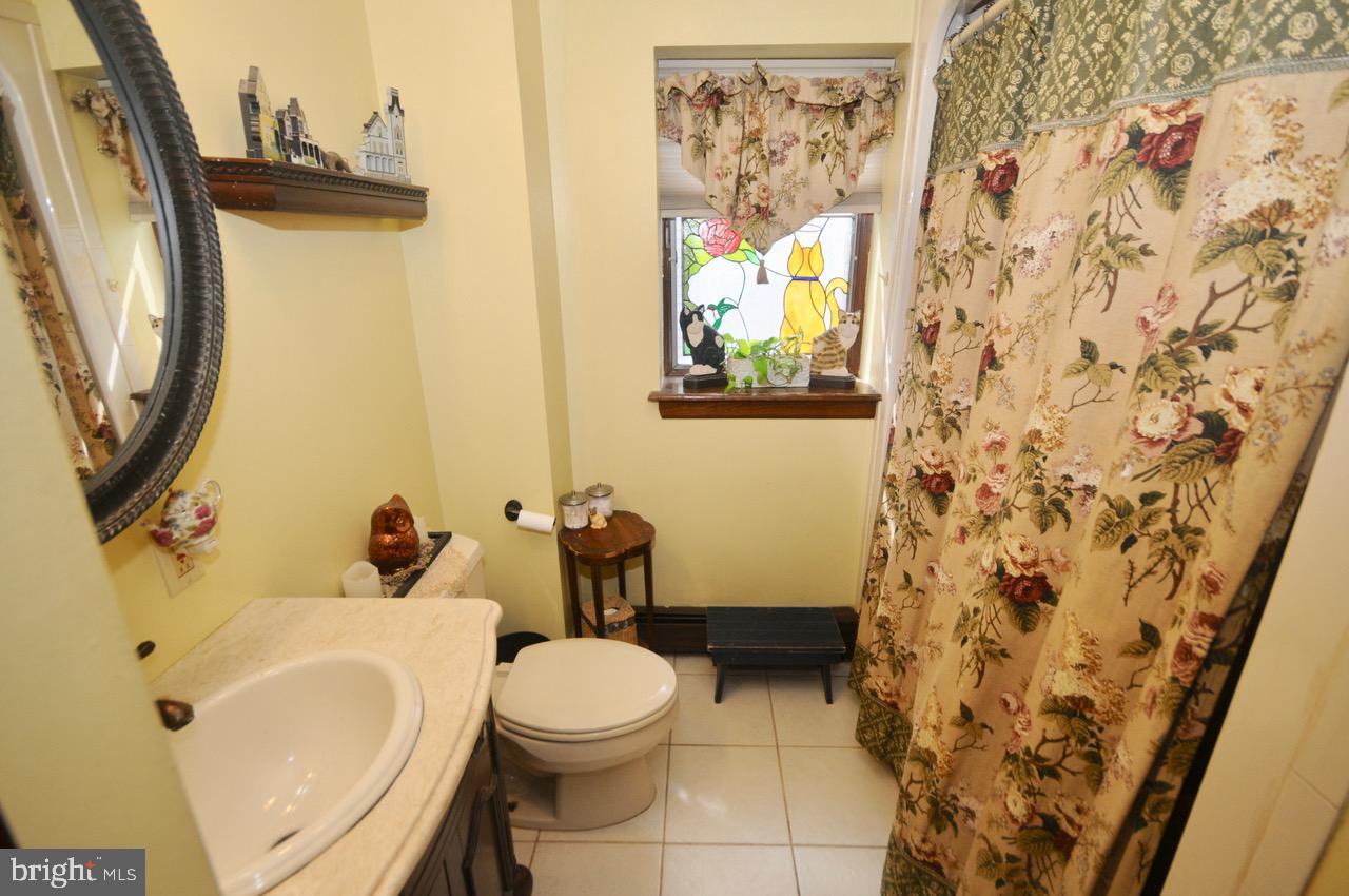 147 Kinsman Road Florence, NJ 08518 - Photo 25 of 60 Main Bathroom