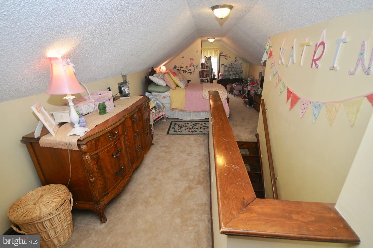 147 Kinsman Road Florence, NJ 08518 - Photo 29 of 60 Upper Floor