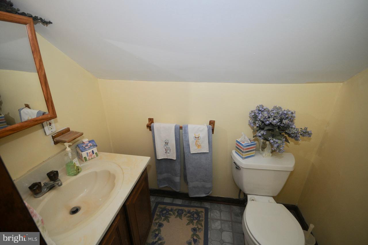 147 Kinsman Road Florence, NJ 08518 - Photo 30 of 60 Half Bath Upper Floor