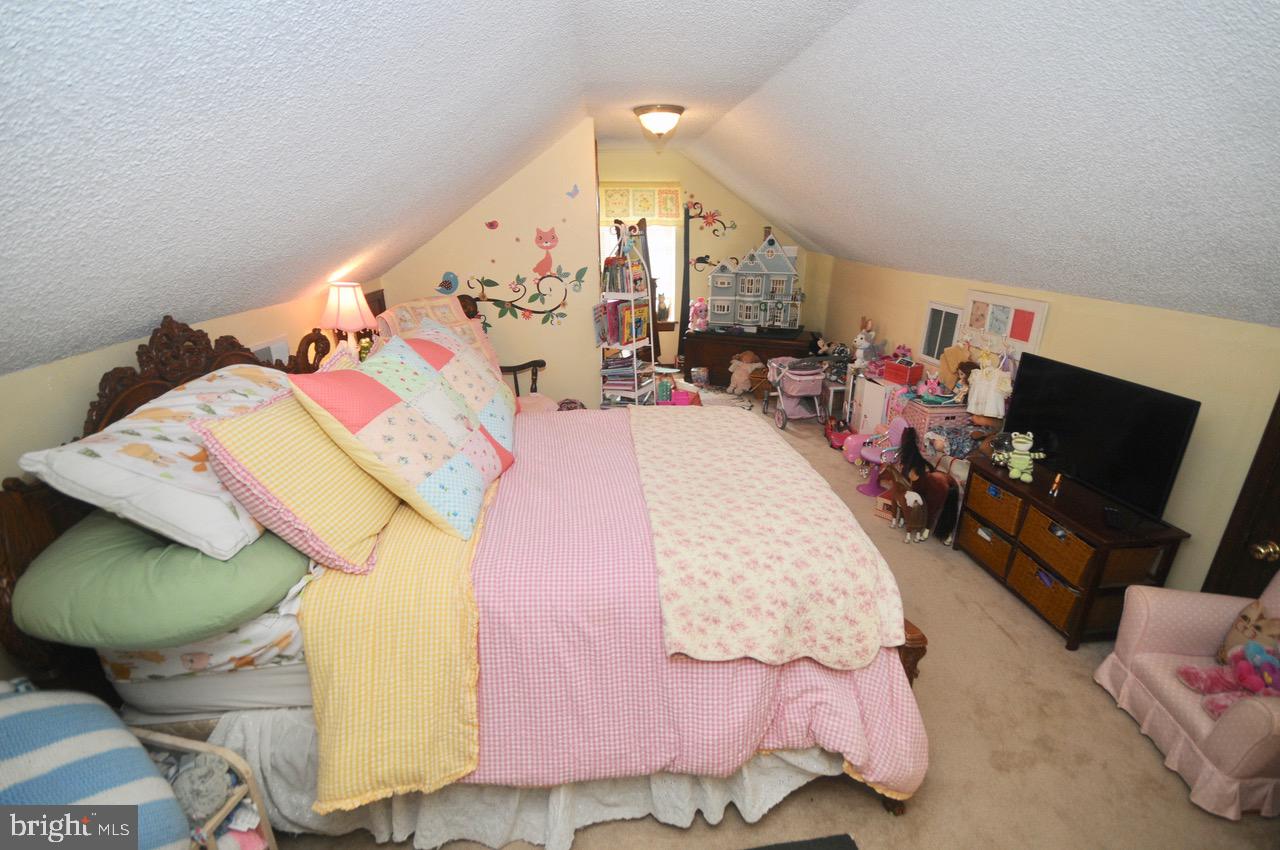 147 Kinsman Road Florence, NJ 08518 - Photo 31 of 60 Bedroom Upper Floor