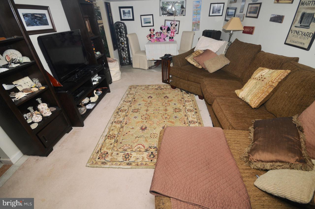 147 Kinsman Road Florence, NJ 08518 - Photo 33 of 60 Family Room