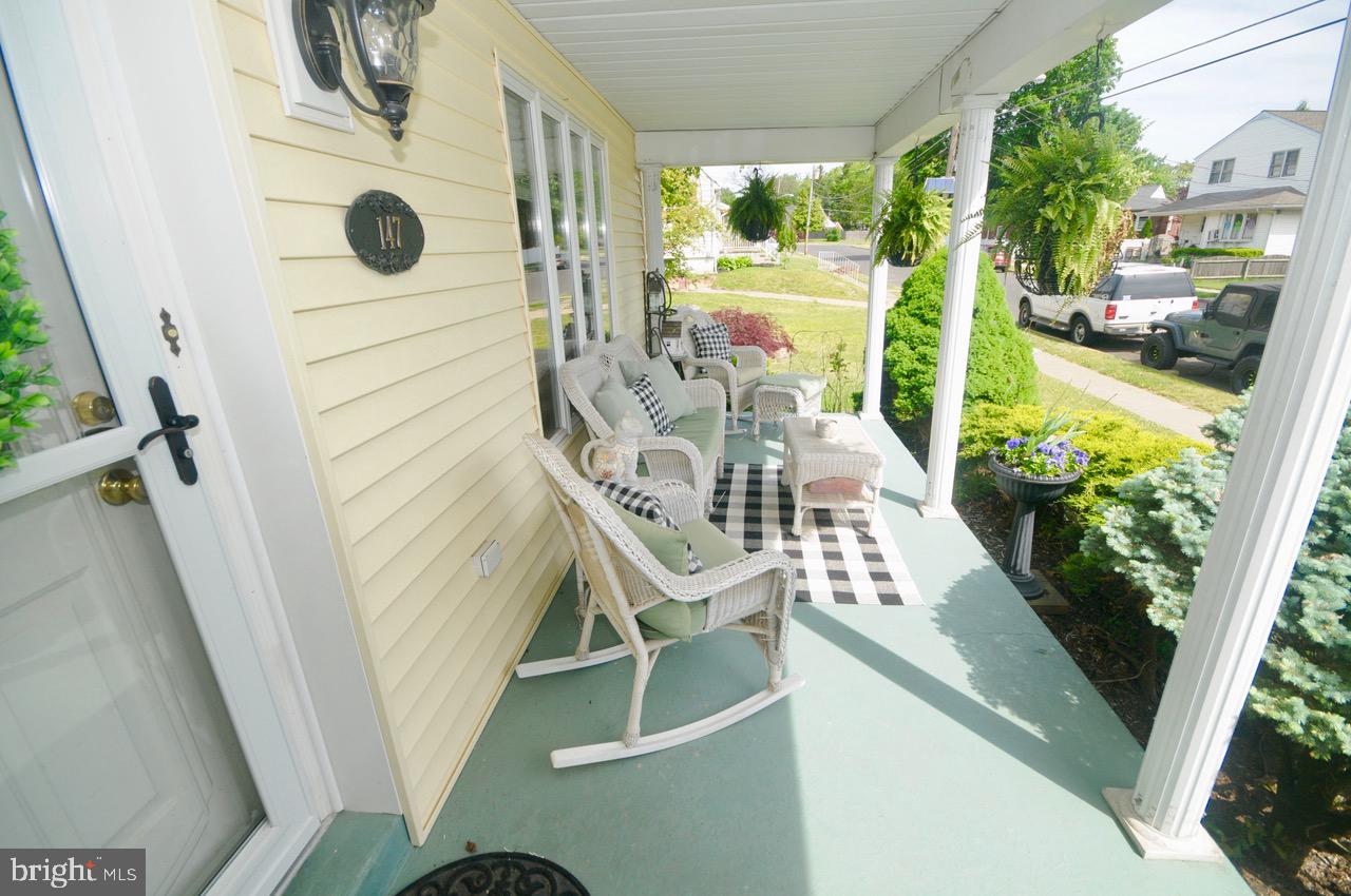 147 Kinsman Road Florence, NJ 08518 - Photo 42 of 60 Front Porch