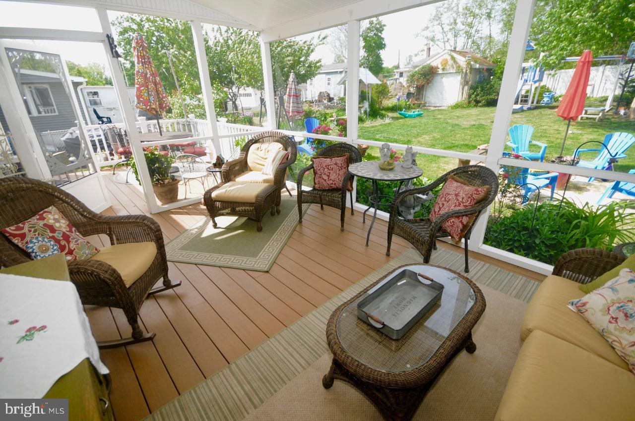 147 Kinsman Road Florence, NJ 08518 - Photo 43 of 60 Rear Screened Porch
