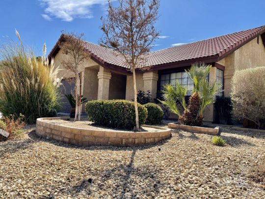231 Washington Way Ridgecrest, CA 93555 - Photo 1 of 14 a front view of a house with garden