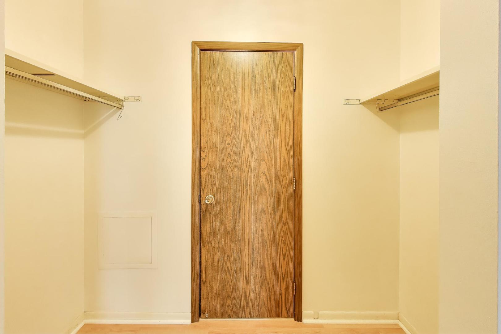 691 Wakefield Road, Unit 691 Gurnee, IL 60031 - Photo 13 of 26 a view of a bathroom