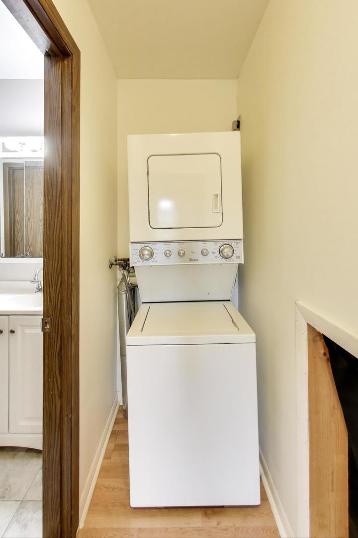 691 Wakefield Road, Unit 691 Gurnee, IL 60031 - Photo 15 of 26 a utility room with dryer and washer