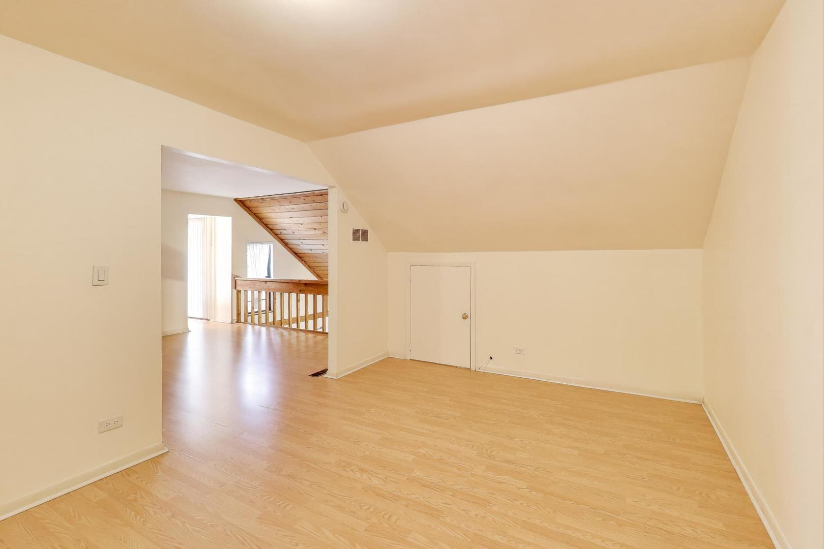 691 Wakefield Road, Unit 691 Gurnee, IL 60031 - Photo 20 of 26 a view of an empty room