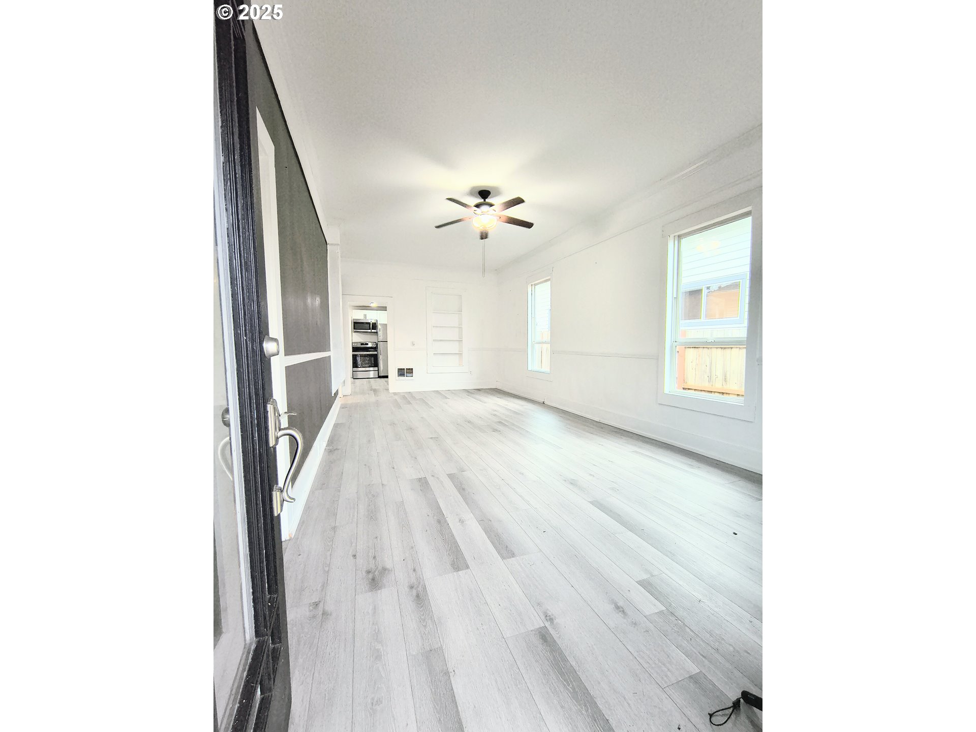 254 North Dean Street Coquille, OR 97423 - Photo 2 of 17