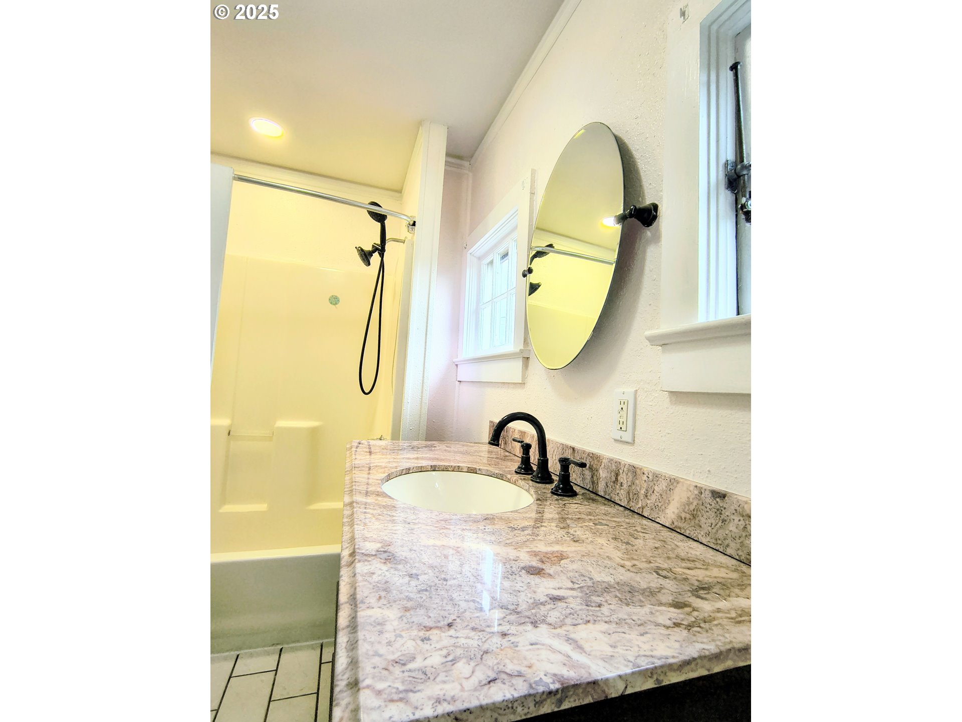 254 North Dean Street Coquille, OR 97423 - Photo 4 of 17