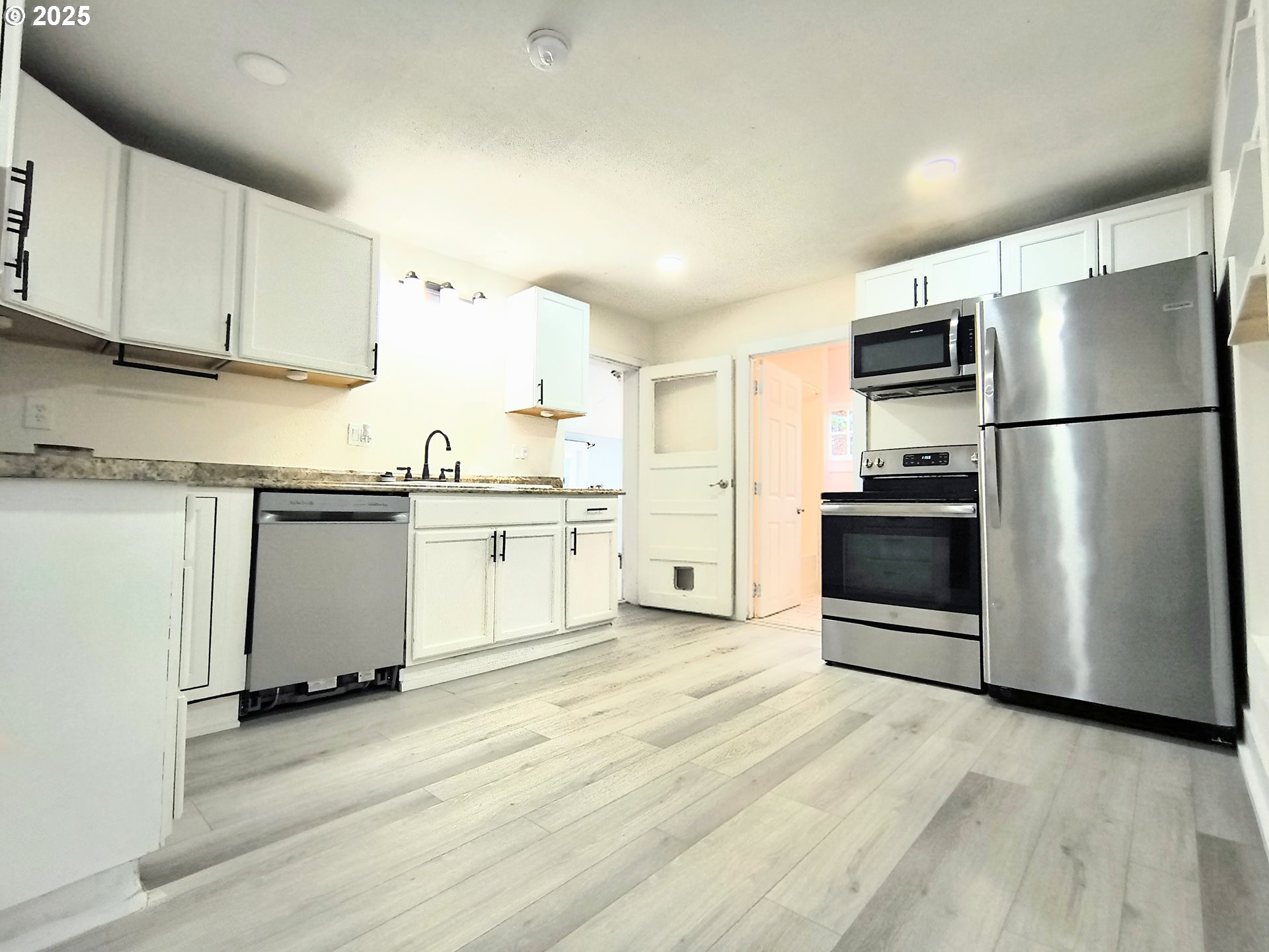 254 North Dean Street Coquille, OR 97423 - Photo 9 of 17