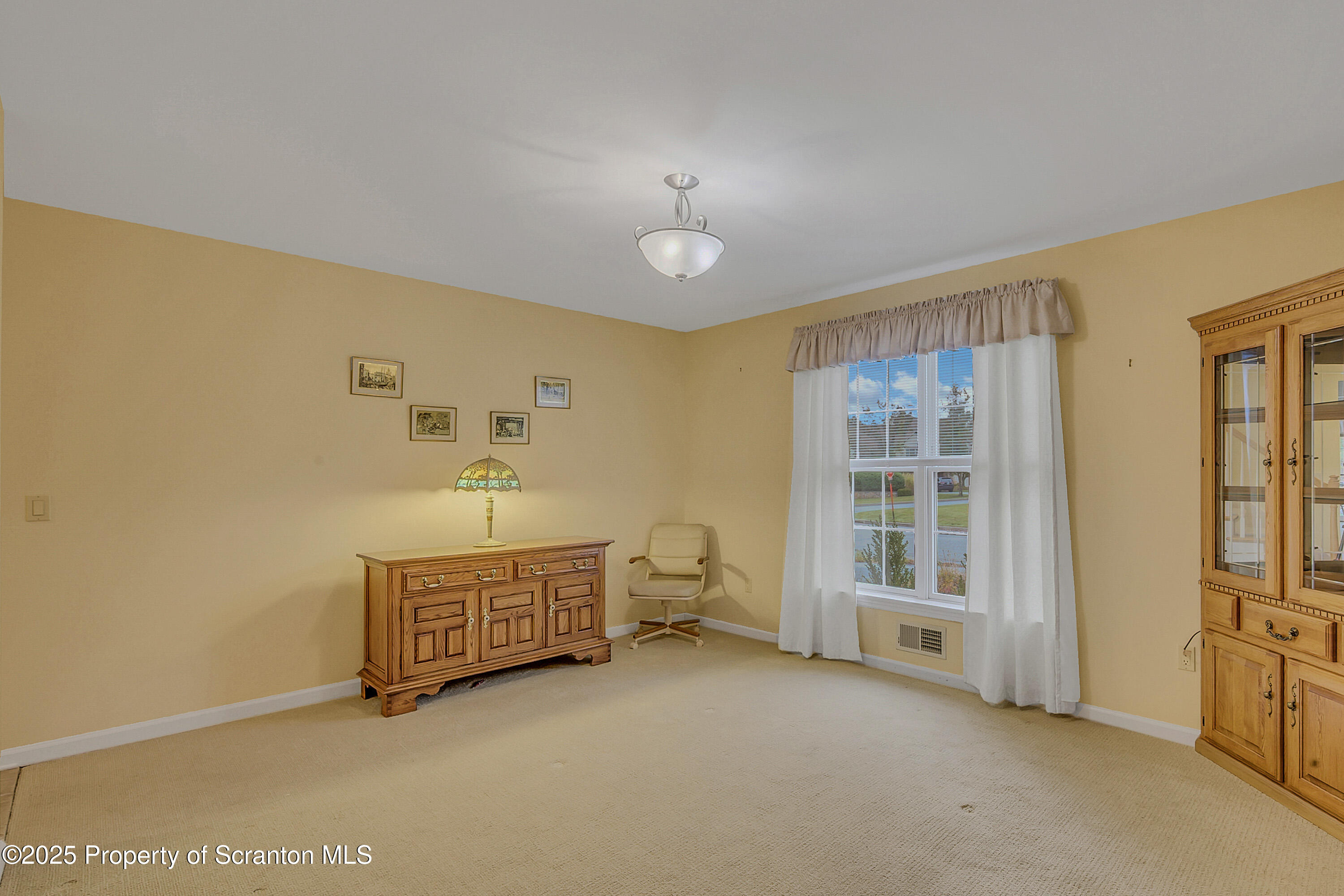83 Hedge Row Run Clarks Summit, PA 18411 - Photo 7 of 49 a view of a livingroom with furniture