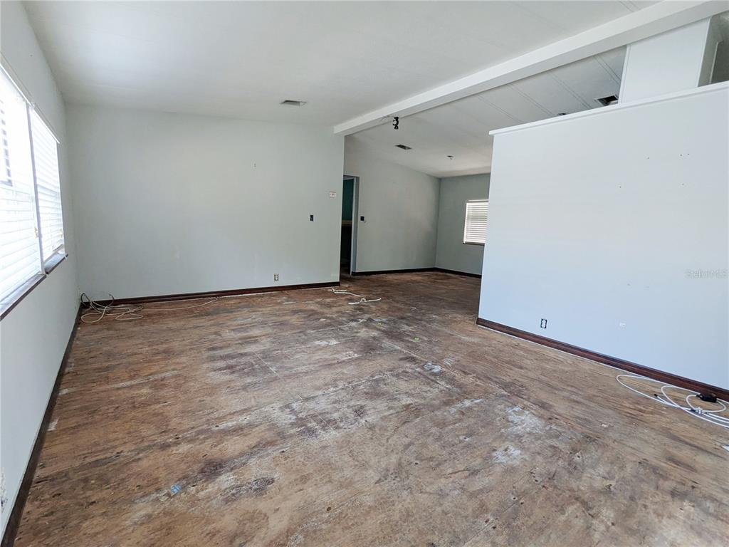 5652 Congress Street New Port Richey, FL 34653 - Photo 11 of 17 Gallery Image 11