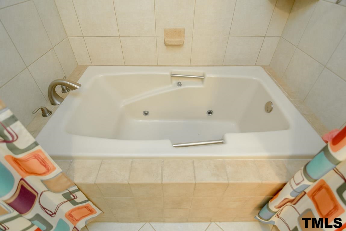 8101 Winstone Court Raleigh, NC 27615 - Photo 14 of 25 Jetted tub with tile surround