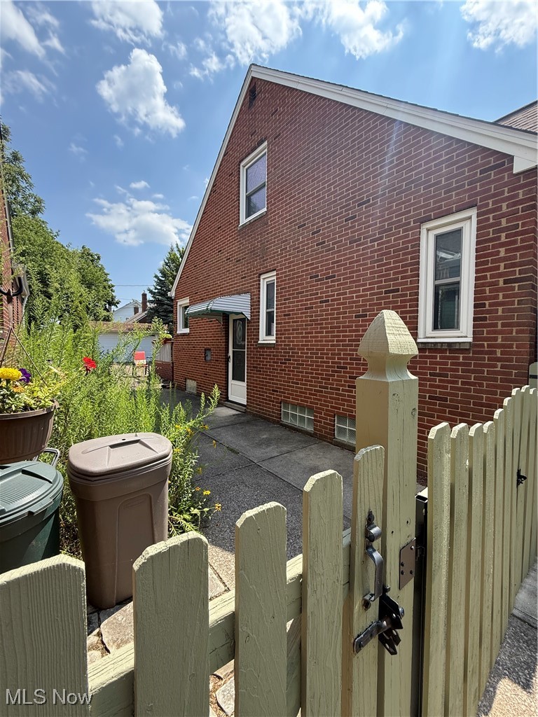6289 Manchester Road Parma, OH 44129 - Photo 23 of 46