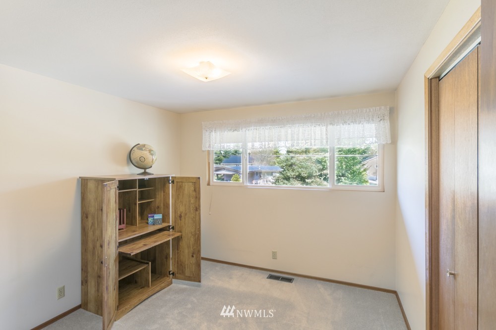11019 Southeast 186th Street Renton, WA 98055 - Photo 10 of 25
