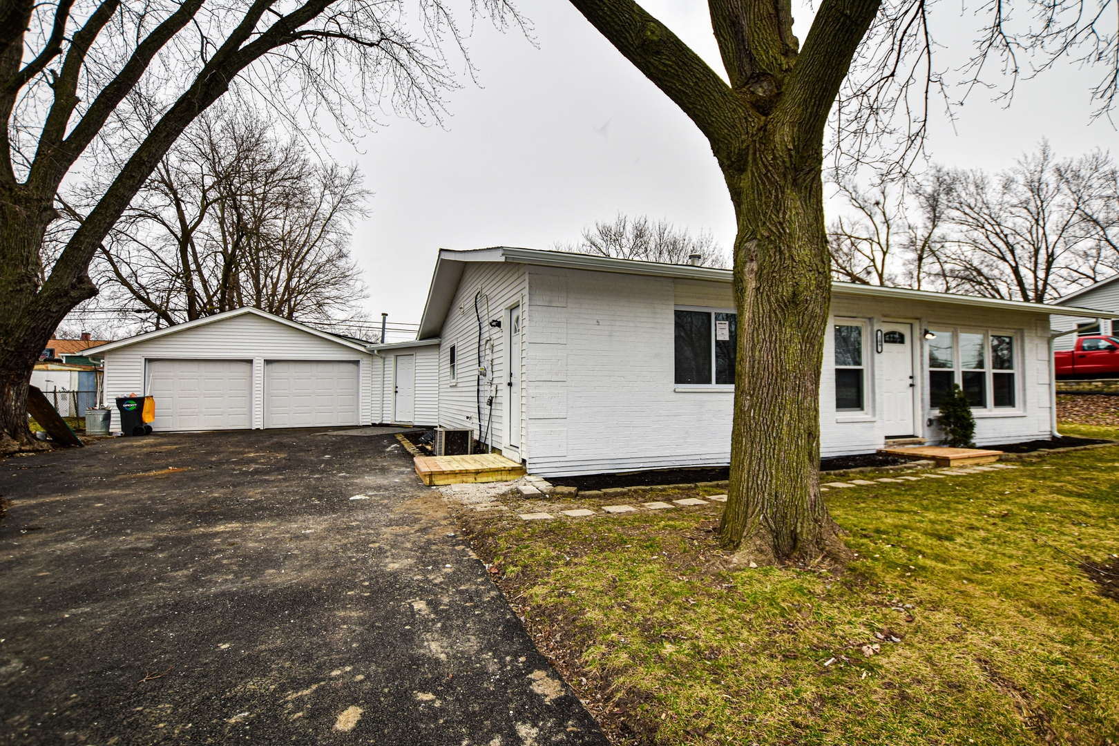 109 South Bartlett Road Streamwood, IL 60107 - Photo 3 of 39 a front view of a house with garden