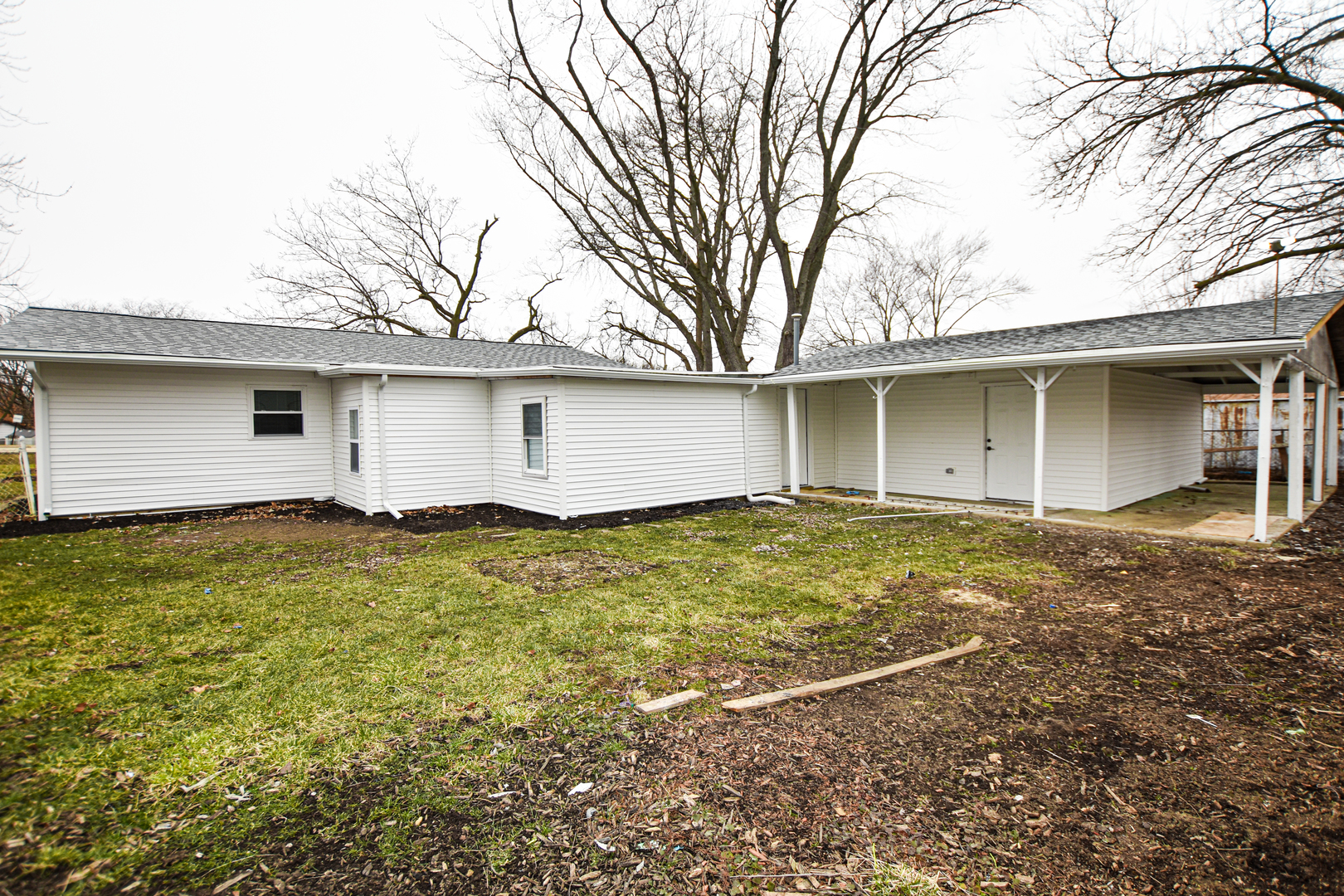 109 South Bartlett Road Streamwood, IL 60107 - Photo 35 of 39 a backyard of a house