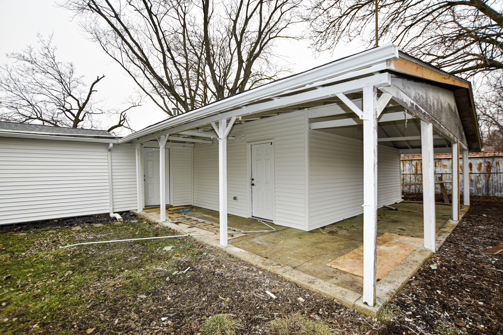 109 South Bartlett Road Streamwood, IL 60107 - Photo 36 of 39 a backyard of a house with garage