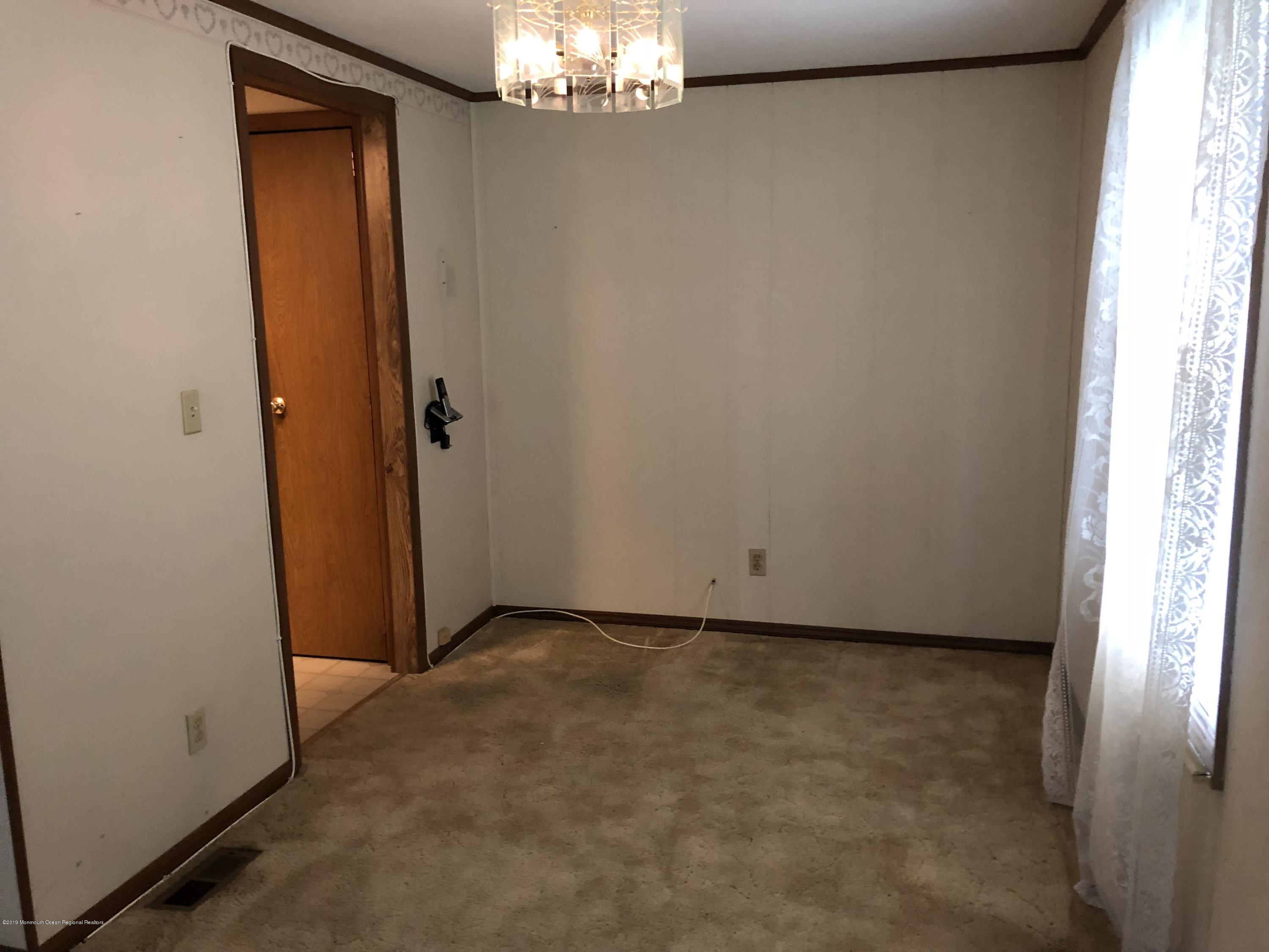 488 Rosalind Road Freehold, NJ 07728 - Photo 5 of 17 IMG_0841