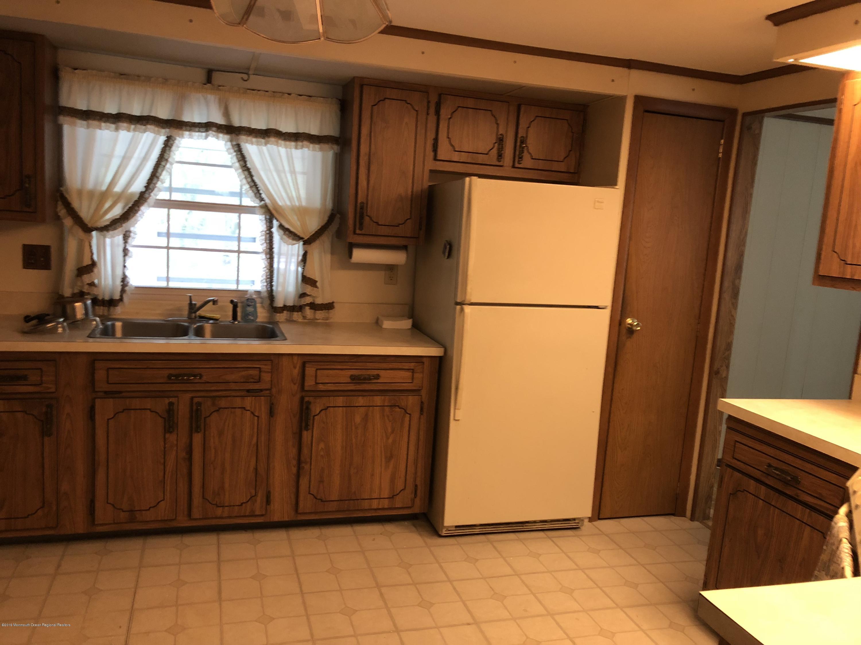 488 Rosalind Road Freehold, NJ 07728 - Photo 6 of 17 IMG_0843