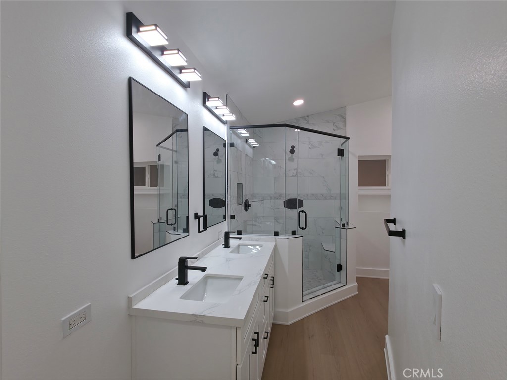 115 West Rancho Road Corona, CA 92882 - Photo 15 of 36 Primary Bathroom