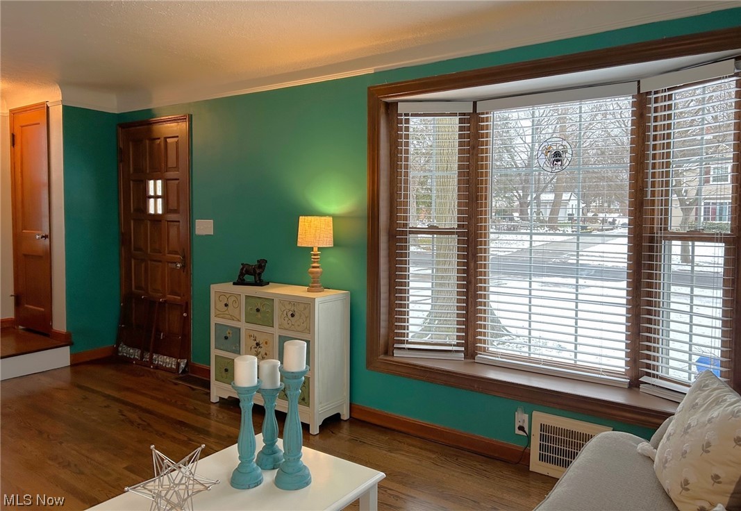 1748 Sunview Road Lyndhurst, OH 44124 - Photo 15 of 41 Living room with Bay window that allows natural sunlight to permeate the room.