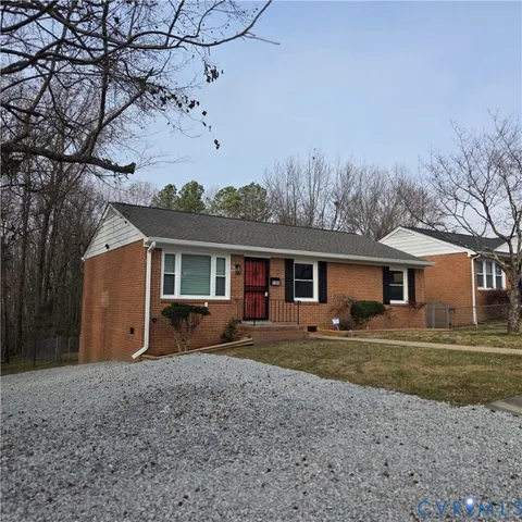 a view of a house with backyard and a tree