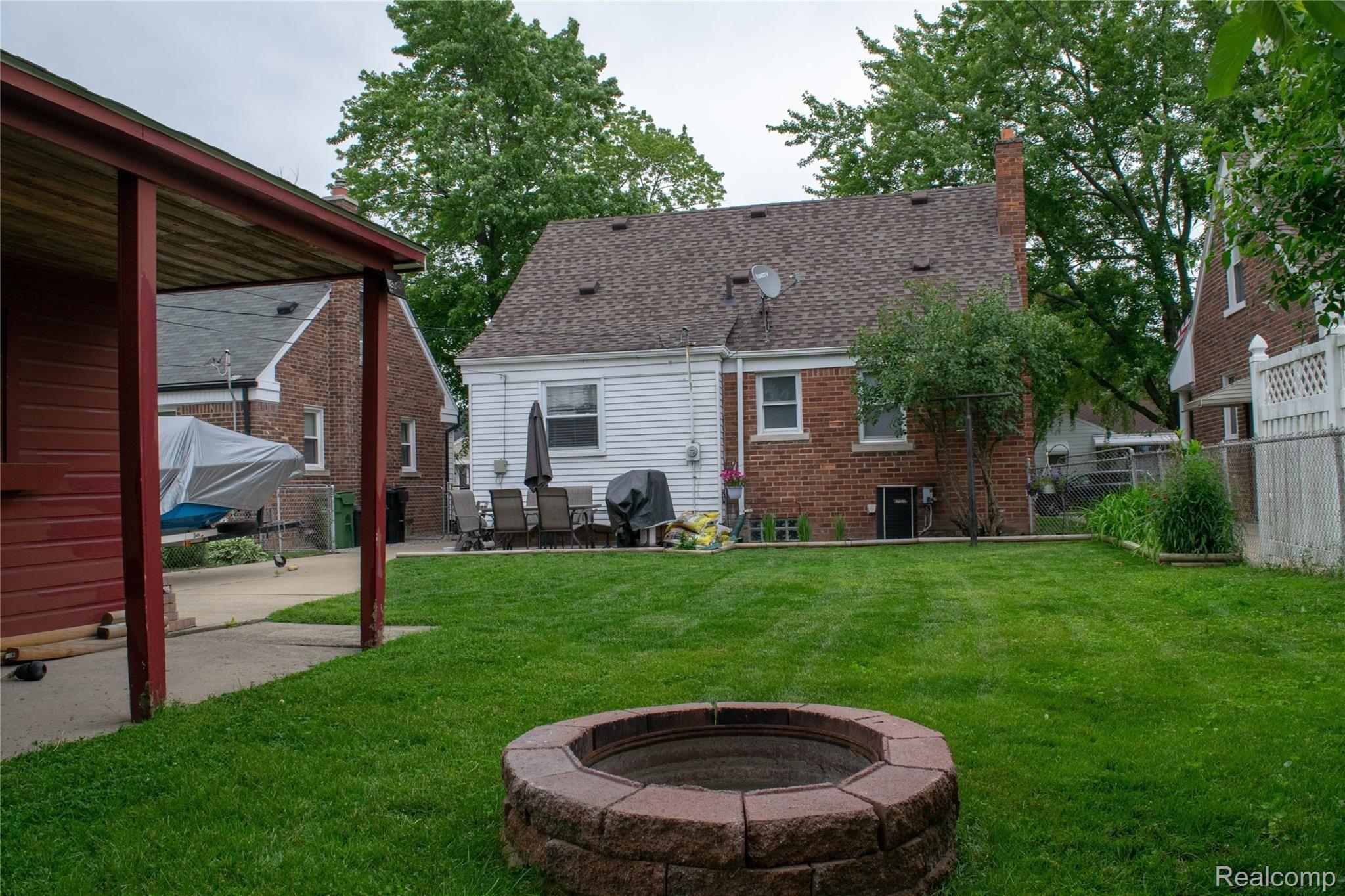 9640 Ruth Avenue Allen Park, MI 48101 - Photo 14 of 18 DSC_0209.jpg